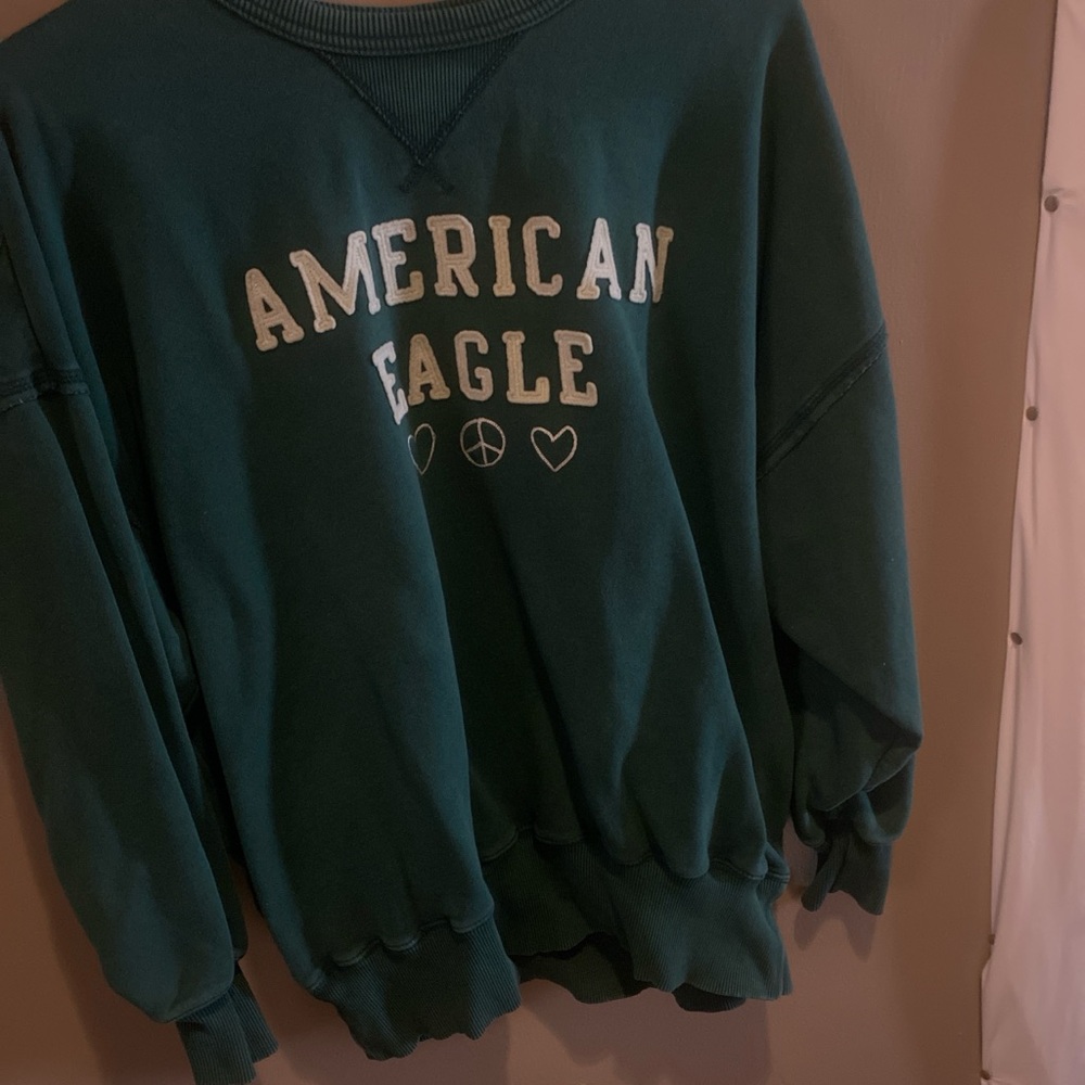 american eagle BUNDLE 
3 american eagle tops
flannel, 2 sweatshirts